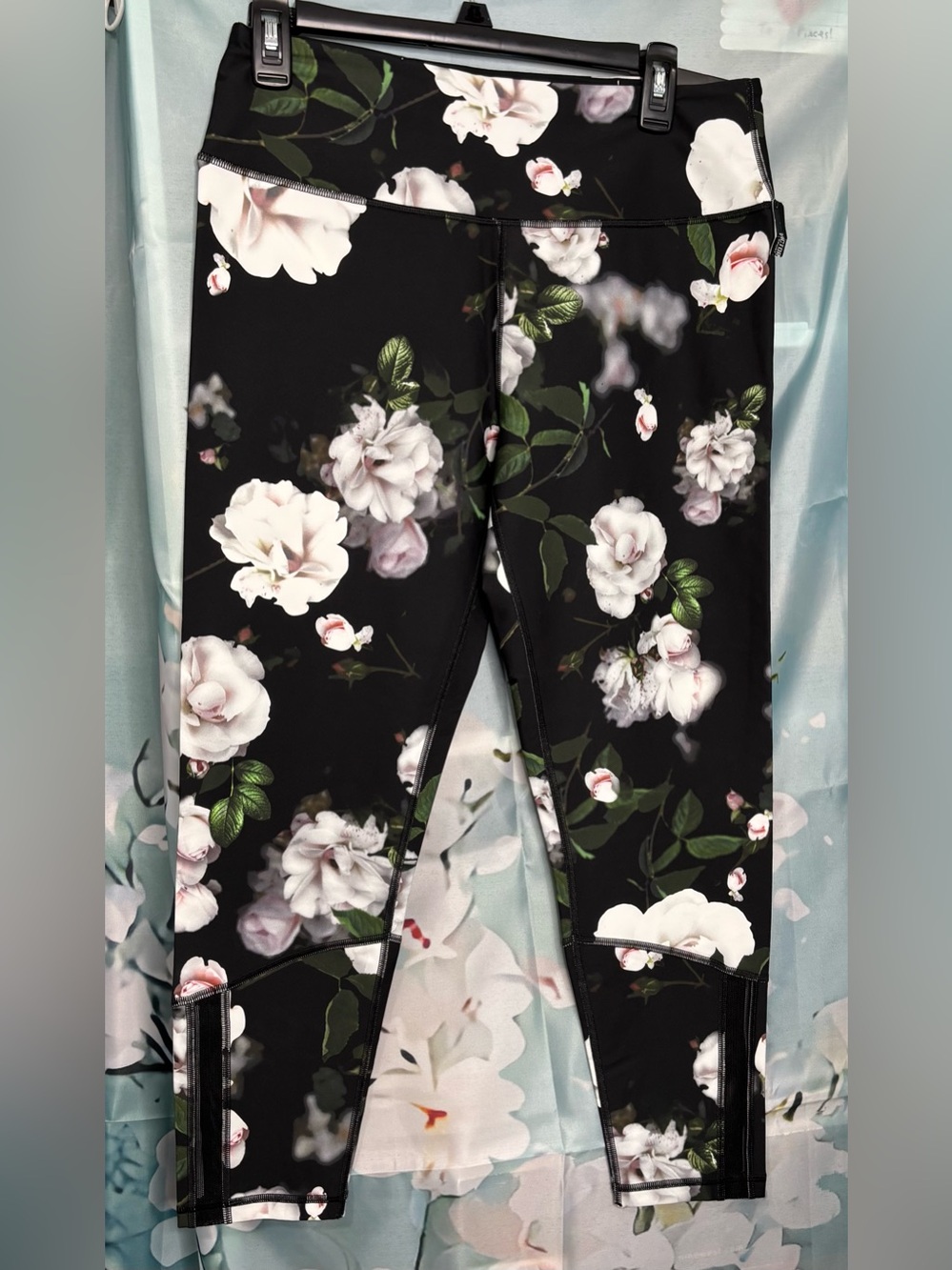 NWT Victoria Sport Knockout High Rise Floral Crop Leggings Mesh L